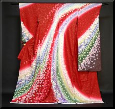 画像1: ■手縫い仕立て付き 赤色に妖艶なボカシ 桜柄 金通し 豪華絢爛 振袖■ (1)