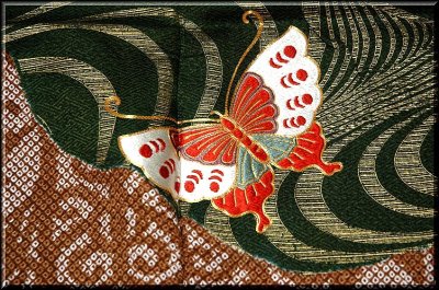 画像2: ■手縫い仕立て付き 見事な手刺繍の蝶々 絞り風柄 豪華 金彩加工 振袖■