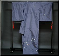 画像2: ■まるで大島紬のような… 総蘇州スワトウ刺繍 紺地 訪問着■ (2)