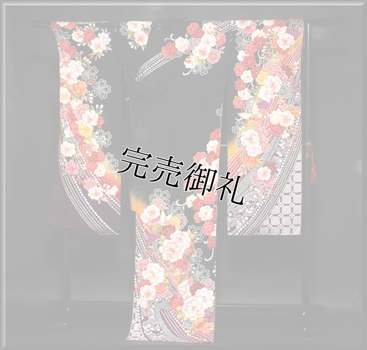 画像2: ■黒地 染め分け 豪華絢爛 花柄 金駒刺繍 丹後ちりめん 振袖■ (2)