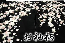 画像4: ■「咲き誇る桜」 日本の絹 丹後ちりめん生地 黒地 地紋 見事な 訪問着■ (4)