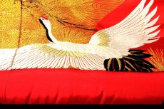 画像5: (訳ありアウトレット品)■「豪華絢爛-松に飛翔鶴-唐織」 金糸織 正絹 色打掛■ (5)