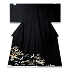 画像1: （訳ありアウトレット品）■飛び鶴 上品な 正絹 黒留袖■ (1)