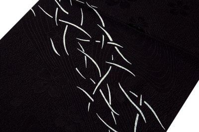 画像1: ■「正絹」 黒色 粋でオシャレ 流水に桜地紋 帯揚げ 丸組 帯締め セット■