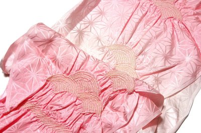画像1: ■【訳あり】「贅沢な絞り」 青海波 可愛らしい 薄ピンク色系 中抜き絞り 振袖 正絹 帯揚げ■
