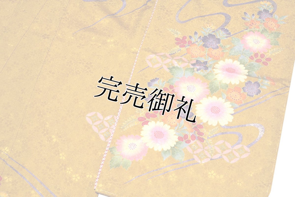 画像4: ■「古典柄」 吉祥文様 草花模様 黄土色 煌びやかな金彩加工 地模様入り 女児七才 四ッ身 七五三 着物■ (4)