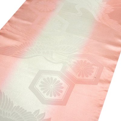 画像2: ■【訳あり】 「振袖用」 袖ボカシ 一斤染×ピンクベージュ色系 亀甲に菊 鶴柄 古典柄 反物 正絹 長襦袢■