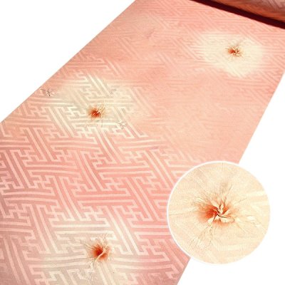 画像1: ■長襦袢 正絹 新品 訳あり 反物 絞り入り ぼかし 紗綾形 ピンクベージュ 未仕立て 着物■