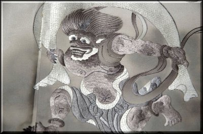 画像3: ■「風神雷神」図 蘇州刺繍 尾峨佐染繍 本場大島紬 訪問着■