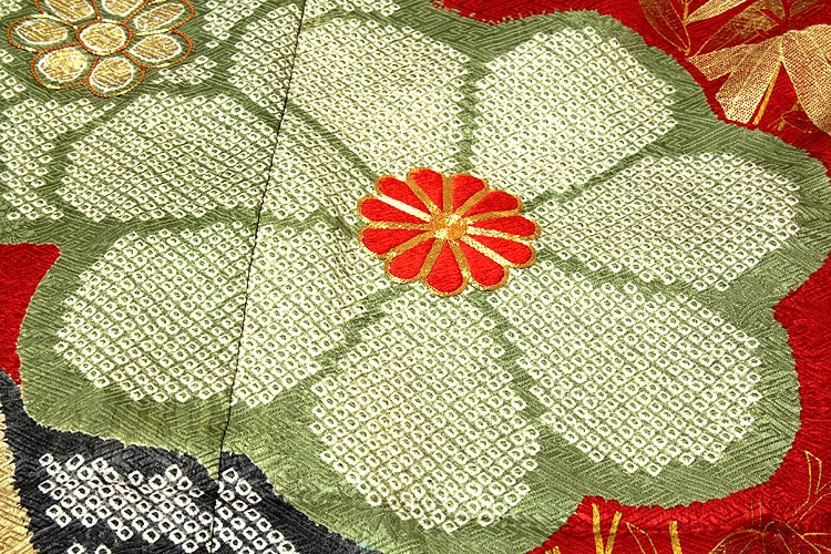 金駒刺繍 金彩加工 絞り入り 地紋 赤色系 振袖