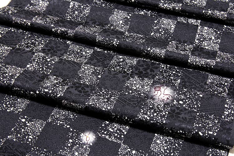 市松模様 地紋 黒色系 日本の絹 丹後ちりめん生地使用 正絹 小紋
