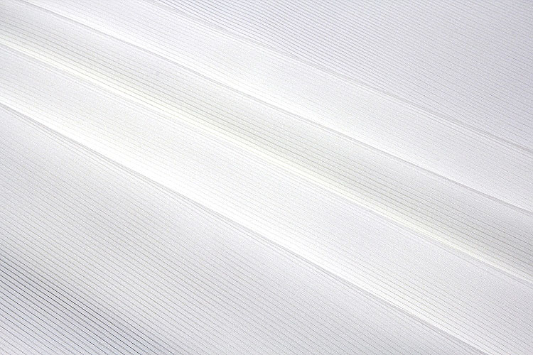 五泉別織-重目駒絽」 白地 日本の絹 正絹 名門小熊 夏物 長襦袢